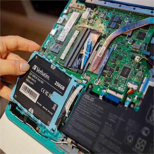 256GB VI550 SATA 3 2.5 INT SSD 560 MB/S READ 535 MB/S WRITE