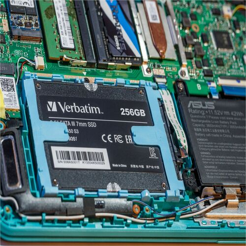 256GB VI550 SATA 3 2.5 INT SSD 560 MB/S READ 535 MB/S WRITE